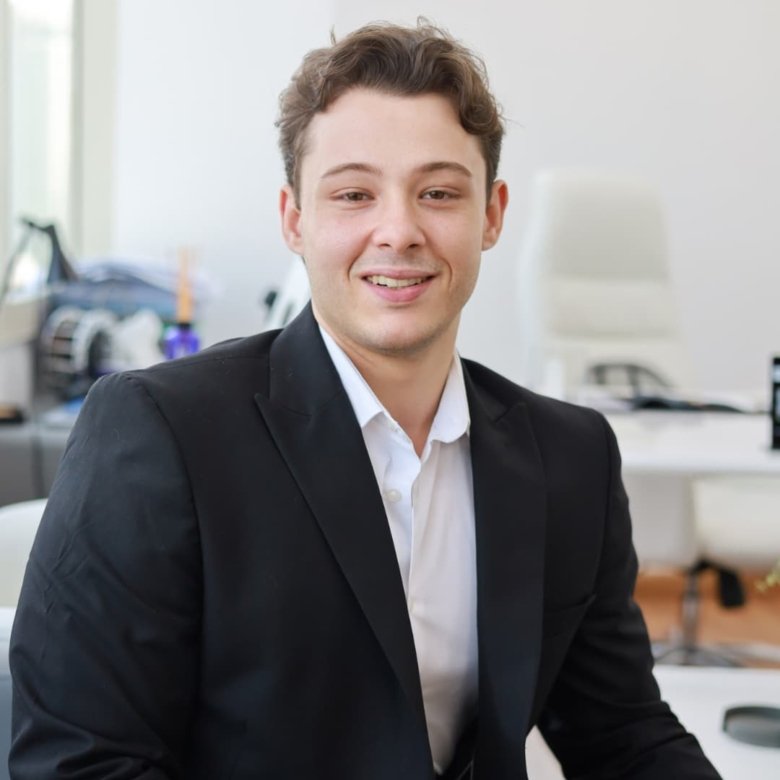 Zaki, a Dubai property expert.